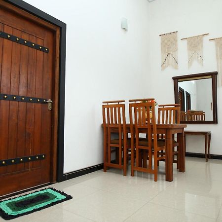 Sujee'S Guest House With Two Bed Rooms Anuradhapura Buitenkant foto