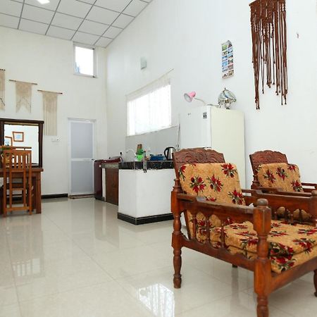Sujee'S Guest House With Two Bed Rooms Anuradhapura Buitenkant foto
