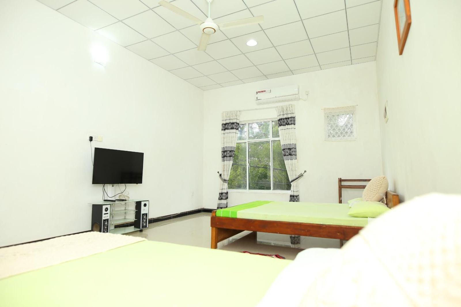 Sujee'S Guest House With Two Bed Rooms Anuradhapura Buitenkant foto